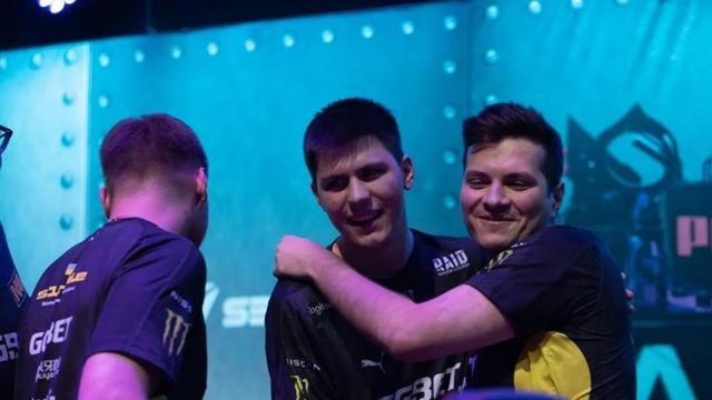 理层对阵容 理层对阵容