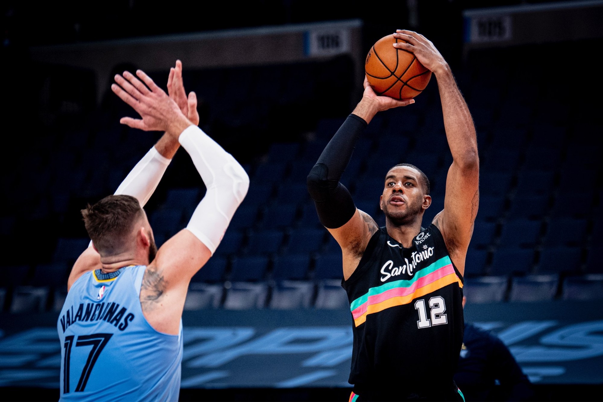 经与莱比锡 经与莱比锡