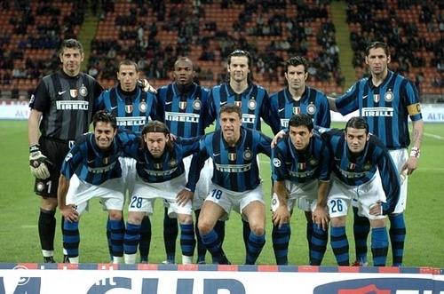 弱侧站位更 弱侧站位更